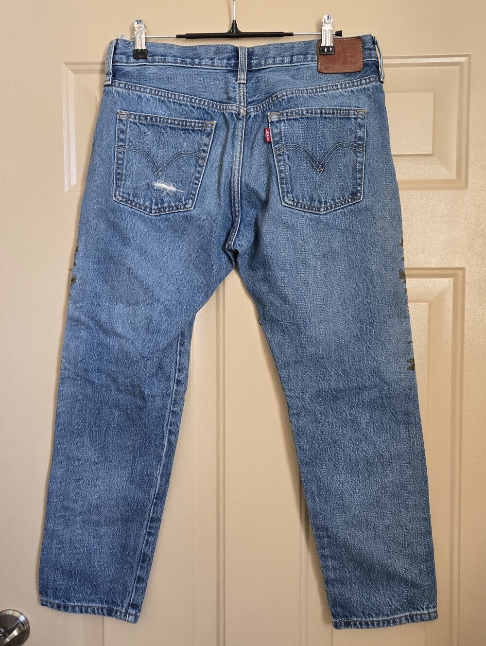Levi's 501 Rose Embroidered Straight Leg Distressed Ankle Jeans size 27x26 - Picture 5 of 8
